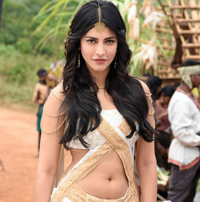 shruthi haasan,action look,sanghamitra movie,sundar c director,arya,jayam ravi,shruti horse riding  ఈసారి యాక్షన్ లుక్ లో దర్శనమిస్తుందట!!